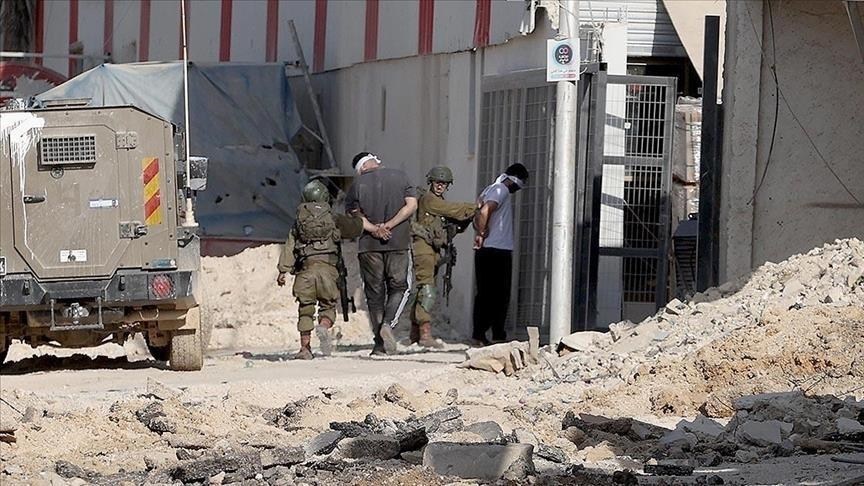 الاحتلال يعتقل 15 فلسطينياً خلال اقتحامات بالضفة 