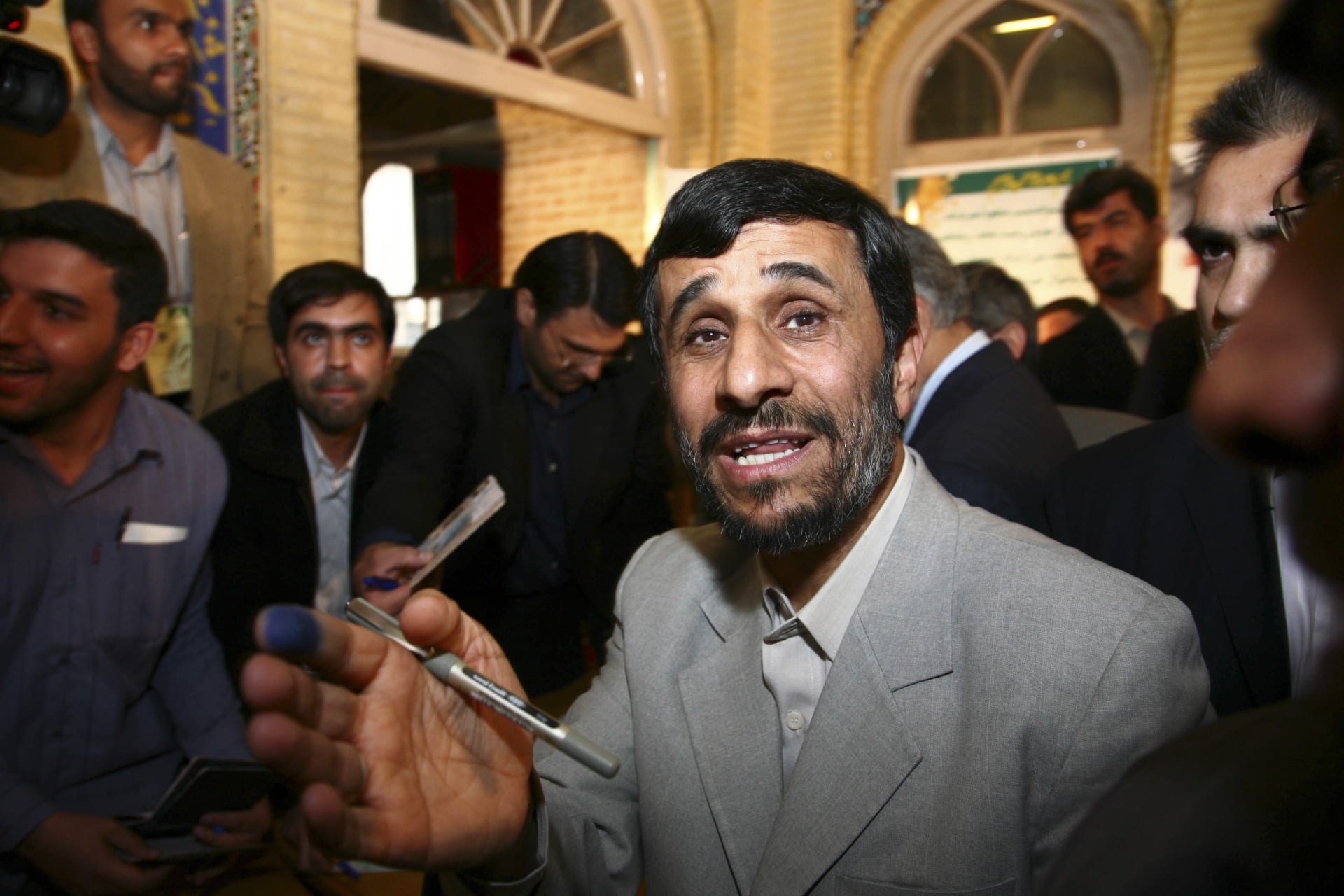 مقتل الرئيس الإيراني الأسبق أحمدي نجاد 