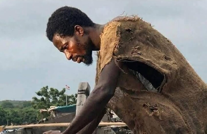 خشية الطوفان ..  الآلاف يهرعون للسفن استجابة لمزاعم شخص ادعى انه النبي نوح ..  فيديو