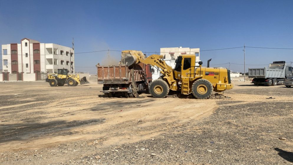 بلدية معان تطلق حملة لإزالة الأنقاض ومخلفات البناء