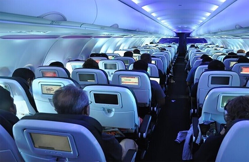 صور تحت التنانير تكلف مسافرًا يابانيًا السجن والغرامة