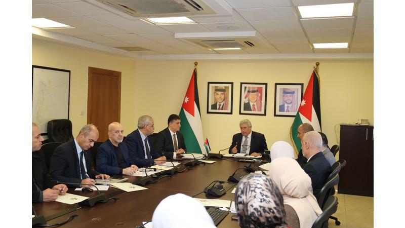 القطامين يترأس اجتماعا لمتابعة تنفيذ مشاريع التحديث الاقتصادي 