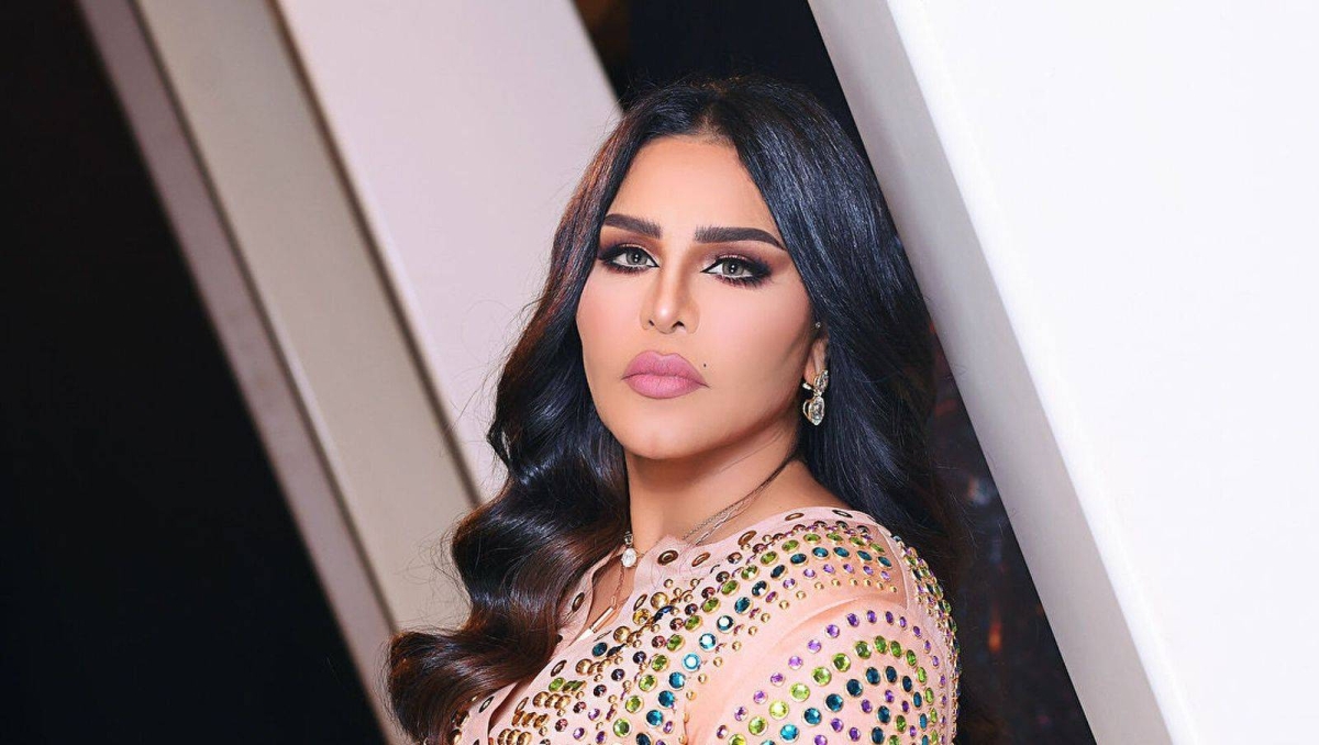 أحلام بملامح أصغر سنا بعد عملية تجميل وشد للوجه ..  إطلالتها تلفت الأنظار