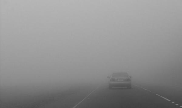 ضباب كثيف في رأس منيف وتدني مدى الرؤية إلى 50 مترا