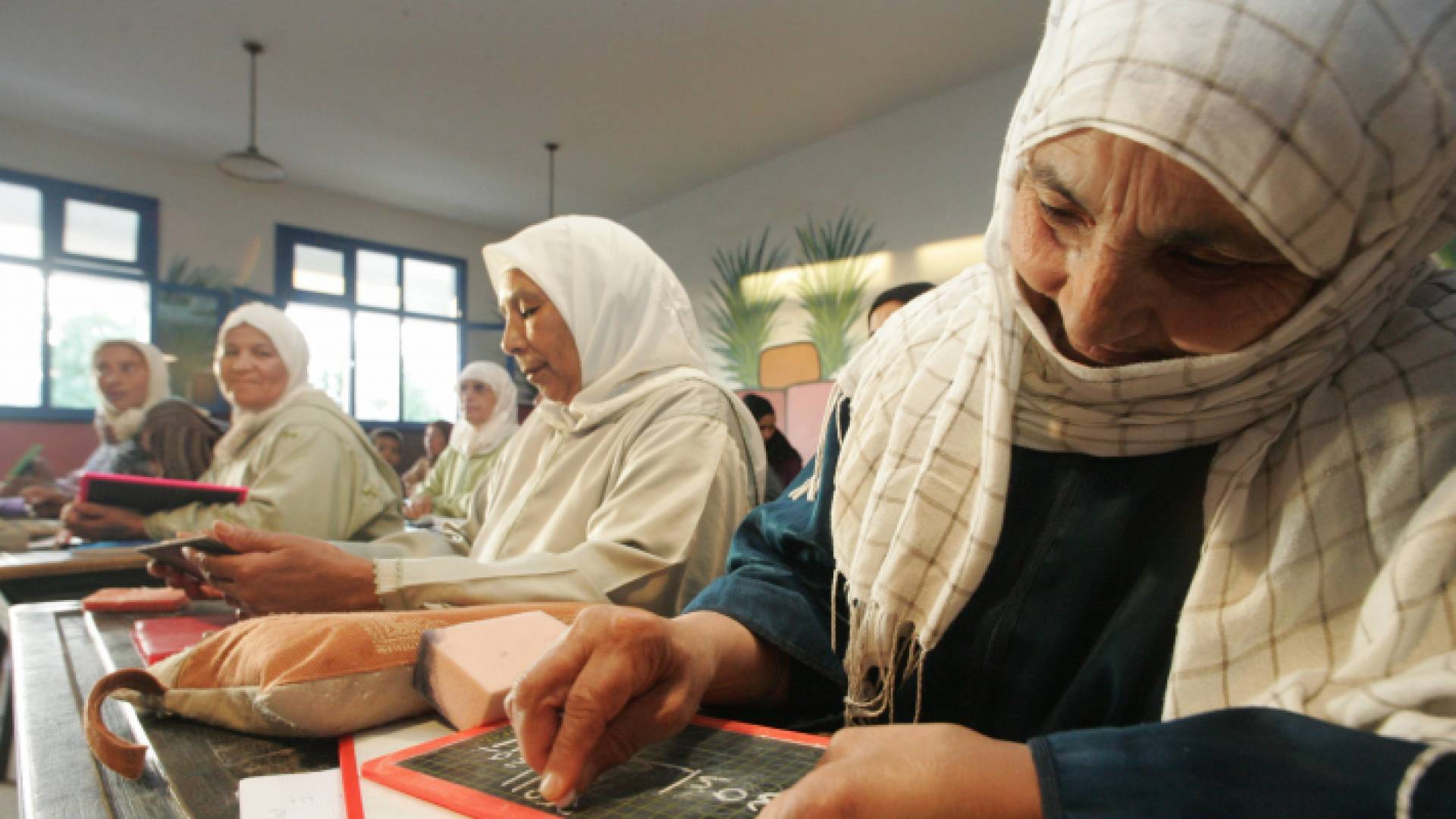 الأردن: تراجع الأمية بين النساء وارتفاع نسب التعليم والتمكين