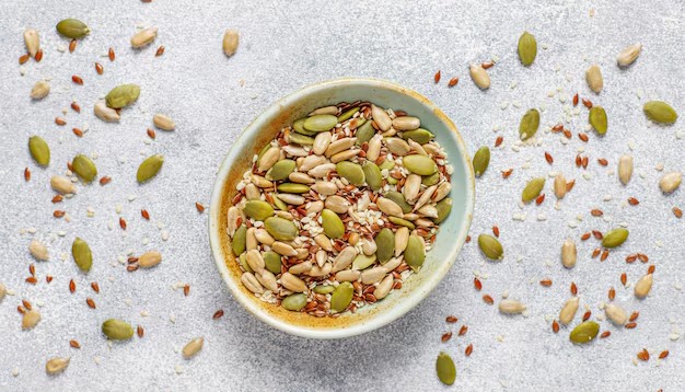 5 بذور طبيعية تدعم العظام وتُخفف الانتفاخ