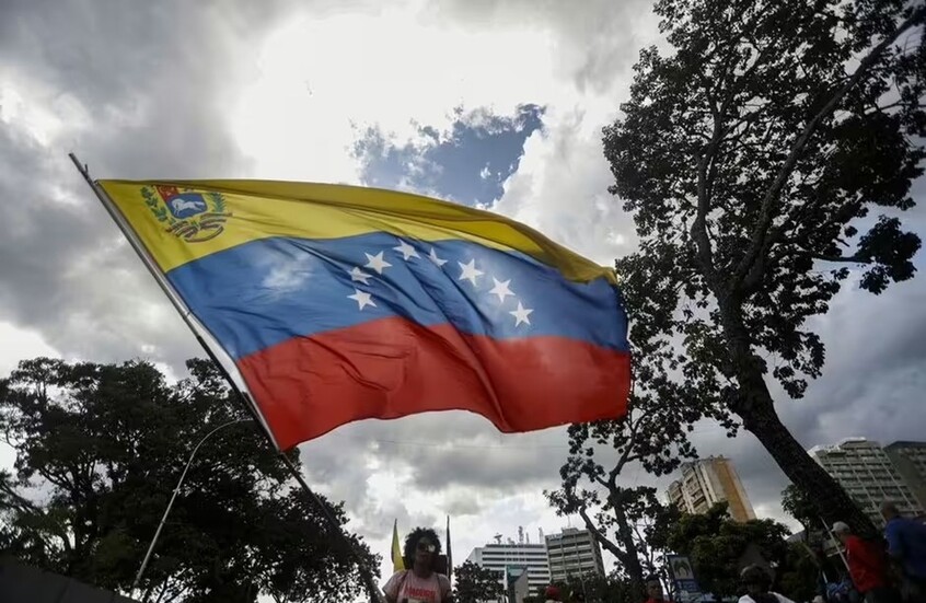 أمريكيا تصدر تحذيرا للرحلات الجوية إلى فنزويلا بسبب التدهور الأمني