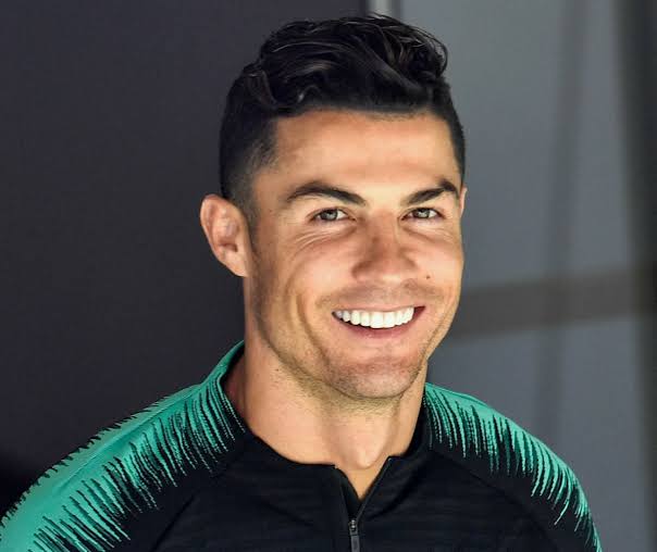 عُمر رونالدو الحقيقي 28 عاماً فقط ..   ما القصة