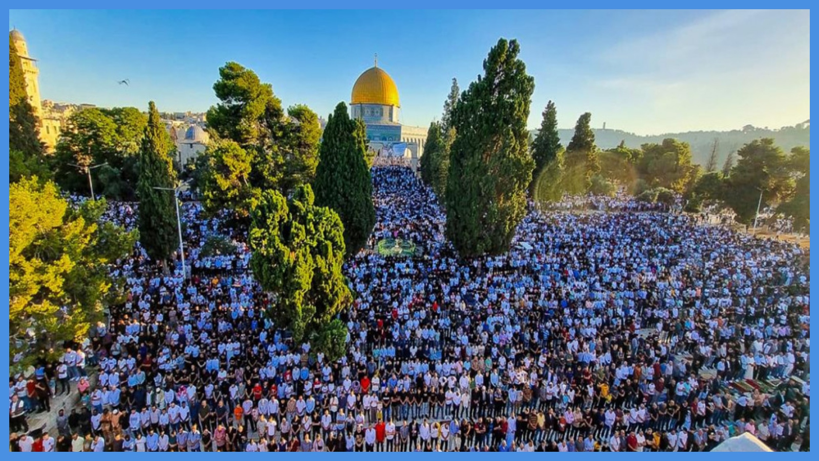 عشرات الآلاف أدوا صلاة الجمعة في الأقصى