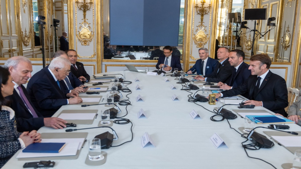 عباس يطالب فرنسا بالضغط للإفراج عن الأموال الفلسطينية المحتجزة