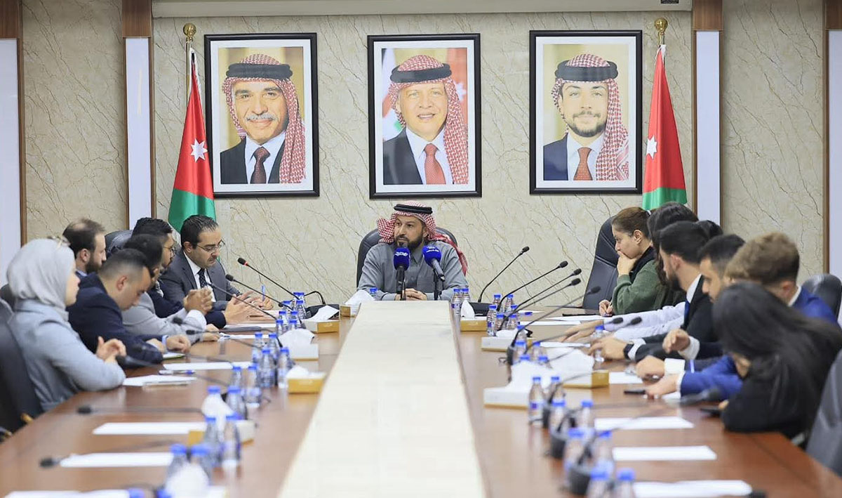 التعليم النيابية تلتقي طلبة قائمة النشامى بالجامعة الأردنية