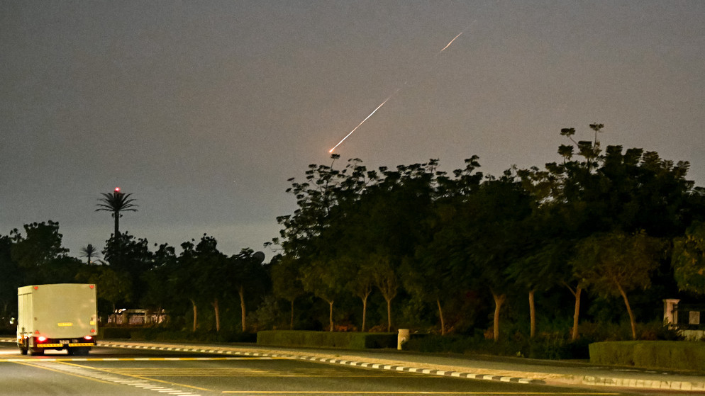 سكان دبي يتلقون تنبيهات على هواتفهم بشأن تهديدات صاروخية