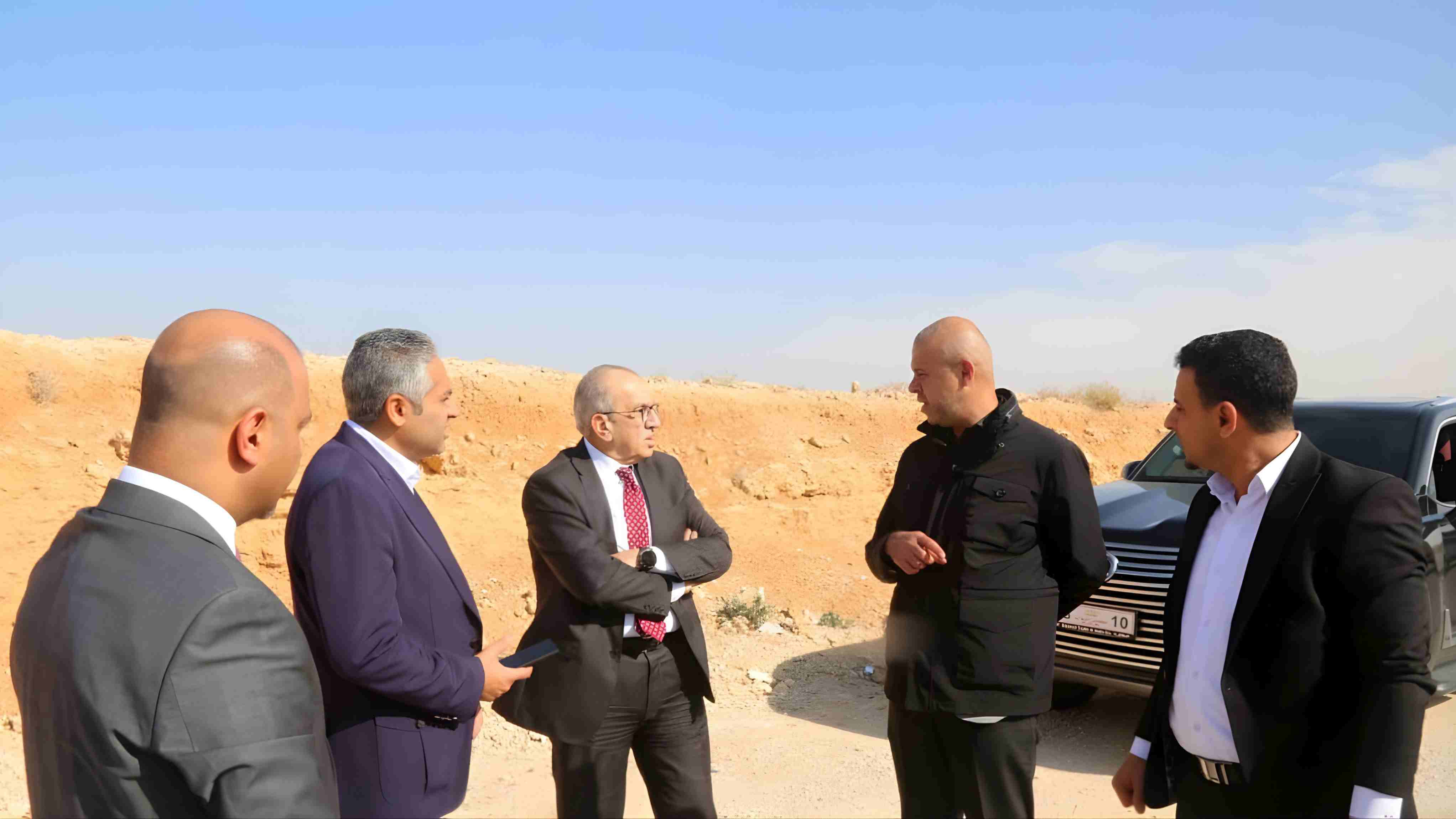 وزير الأشغال يطلع على خطط صيانة طريق المفرق - منشية بني حسن