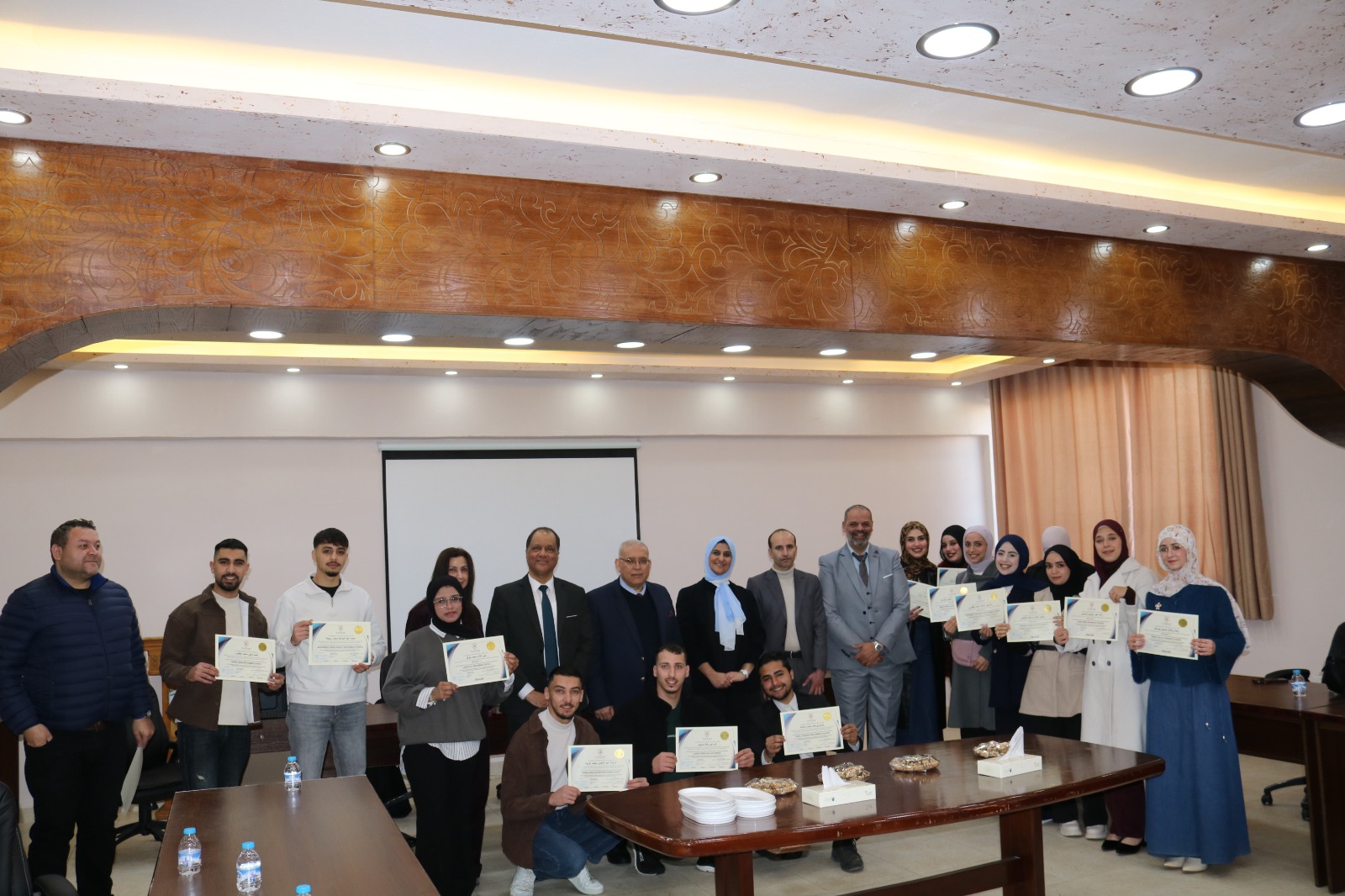 تخريج دورتين في الأسنان الرقمية والأكسوكاد بالكلية الجامعية العربية للتكنولوجيا