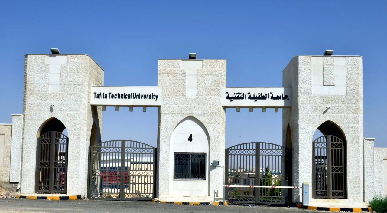 الطفيلة التقنية تعلن التعليم عن بُعد وتأخير دوام الموظفين بسبب الأحوال الجوية