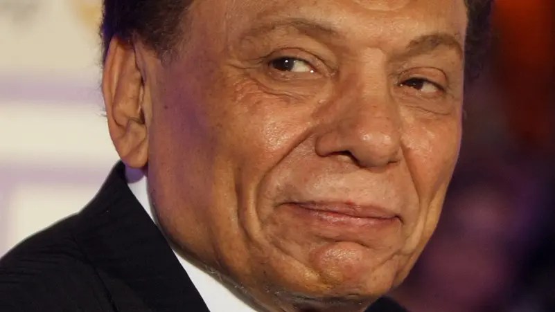 أنباء عن تدهور الحالة الصحية لعادل إمام ..  والنقيب يوضح