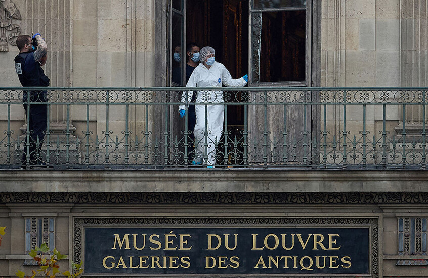 فرنسا ..  اعتقال 5 أشخاص متهمين بسرقة اللوفر