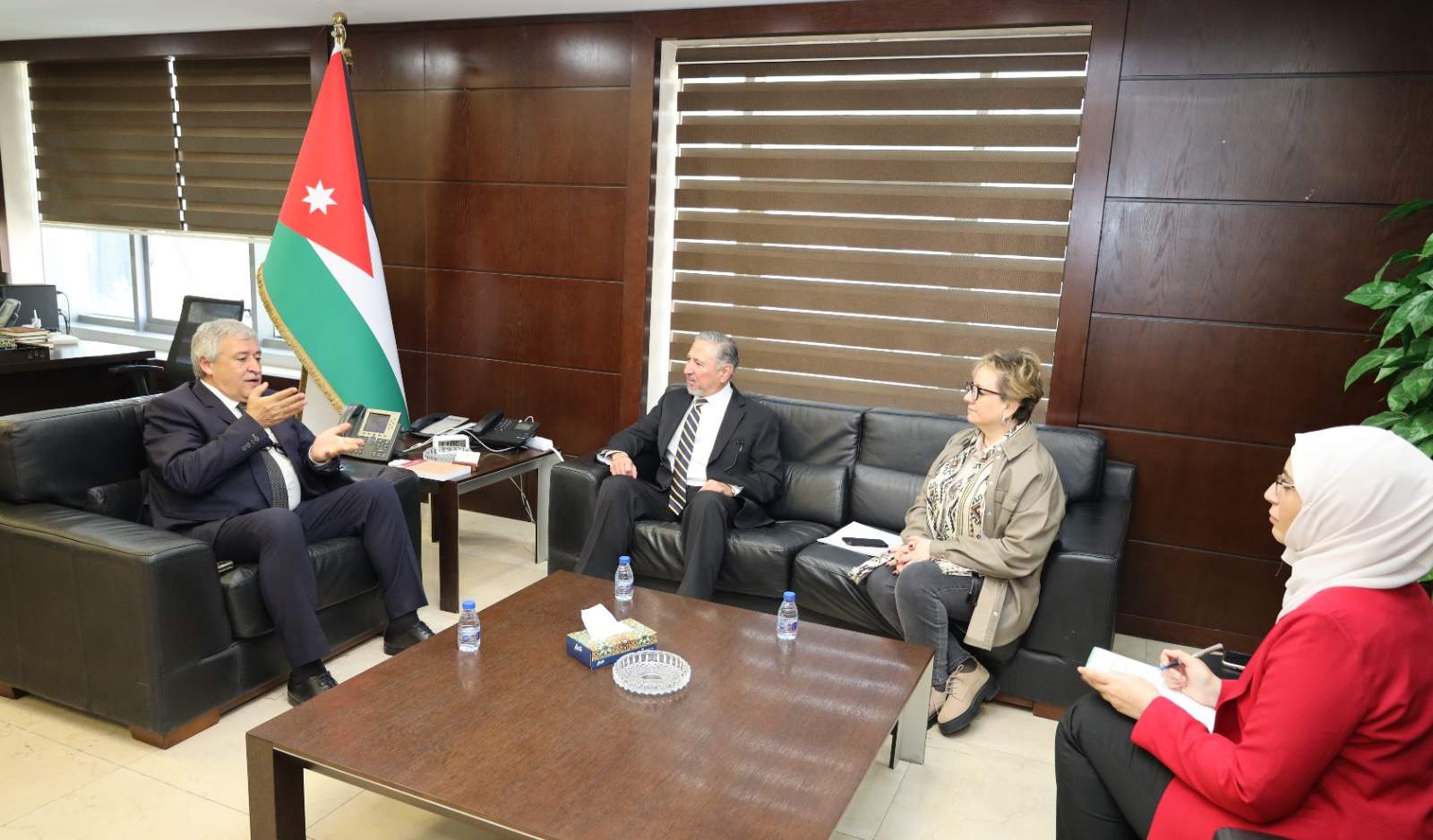 وزير النقل يبحث والسفير المكسيكي تعزيز التعاون المشترك