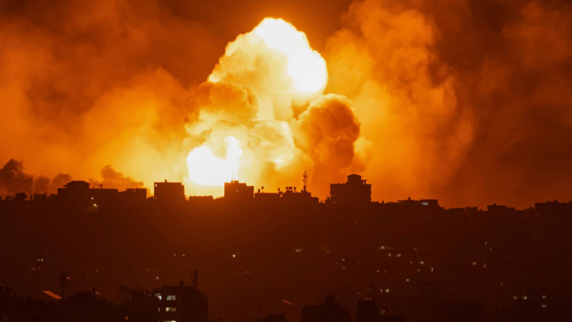 إعلام فلسطيني: تجدد القصف المدفعي وإطلاق النار الكثيف شمالي قطاع غزة