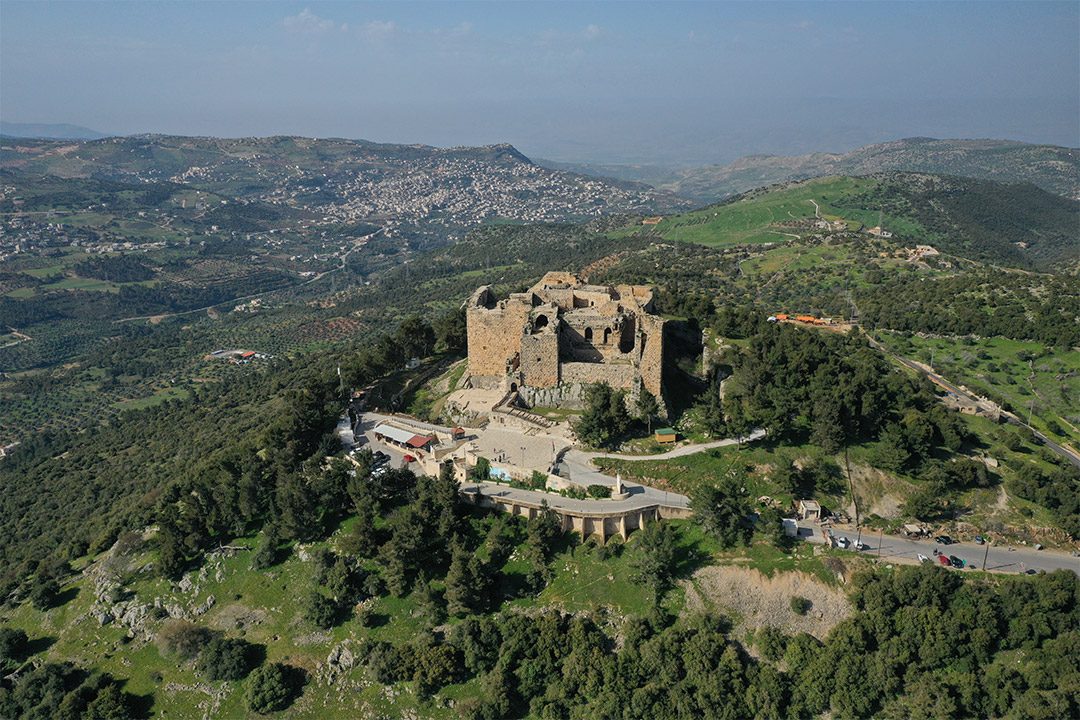 قلعة عجلون تتزين باللون الأصفر بإطلاق أسبوع الدمج 