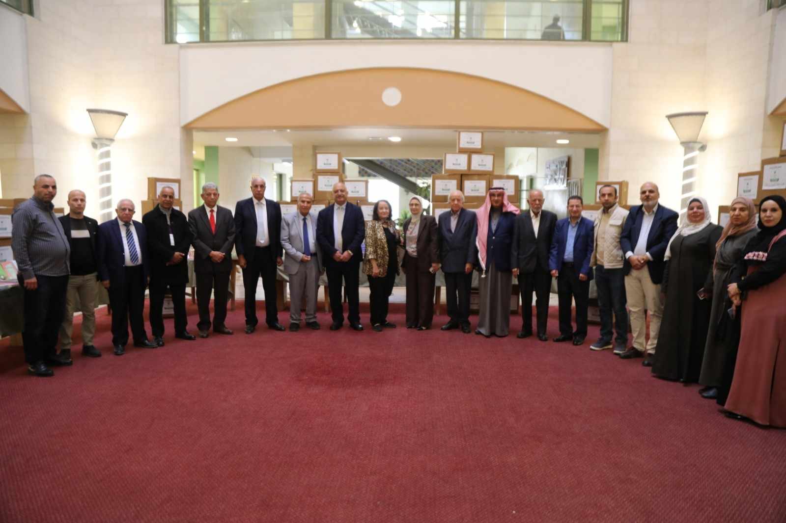 اليرموك تهدي ثلاثة آلاف كتاب إلى مدارس وجمعيات ثقافية .. صور