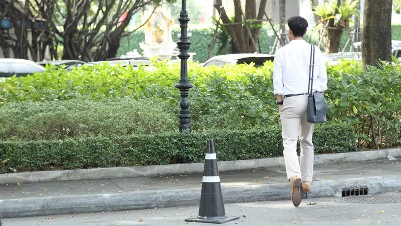 تطبيق عدّ الخطوات يورط موظفًا ويفقده وظيفته