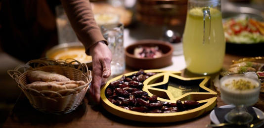 أفكار مبتكرة لتزيين المائدة الرمضانية