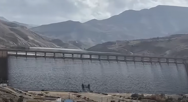 سدود الموجب وماعين تشهد فيضانات حالياً