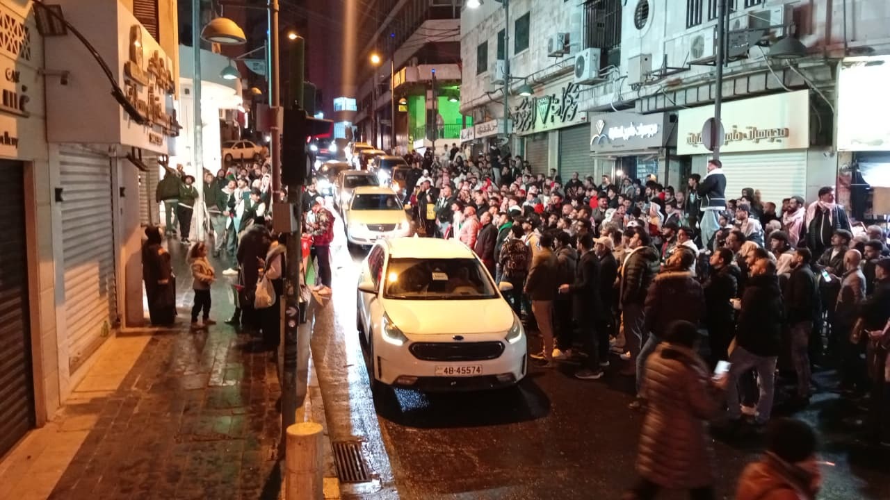 الجماهير الأردنية تخرج للشوارع احتفالا بتأهل النشامى