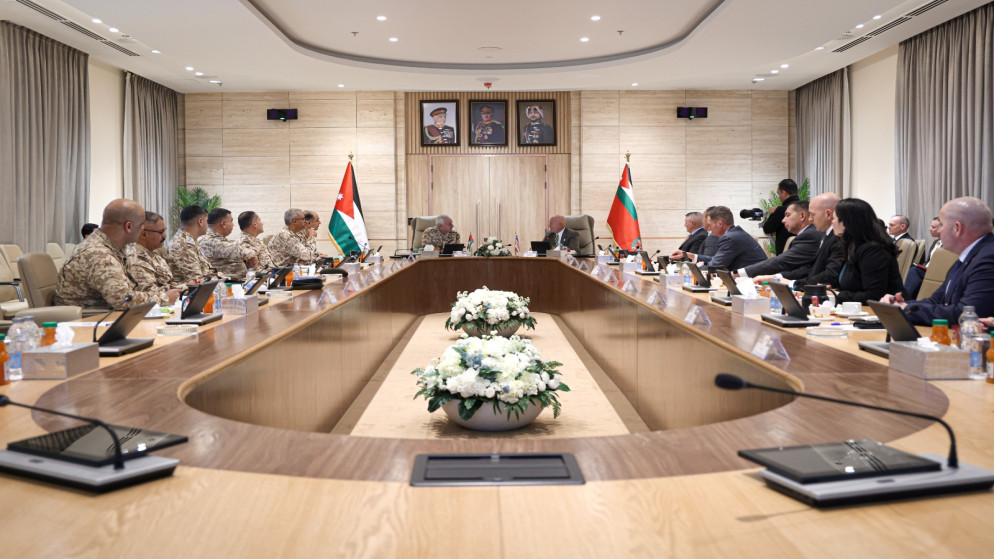 اللواء الحنيطي يلتقي وفداً من كلية الدفاع الوطني الأمريكية