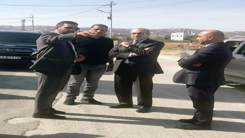 وزير الأشغال يتفقد مشاريع طرق في محافظة البلقاء