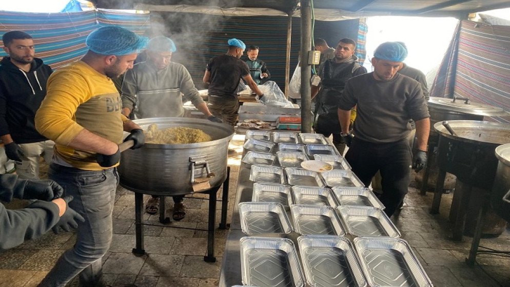 رمضان في خيام النزوح… مطبخ صغير يعيد دفء المائدة إلى نازحي المواصي
