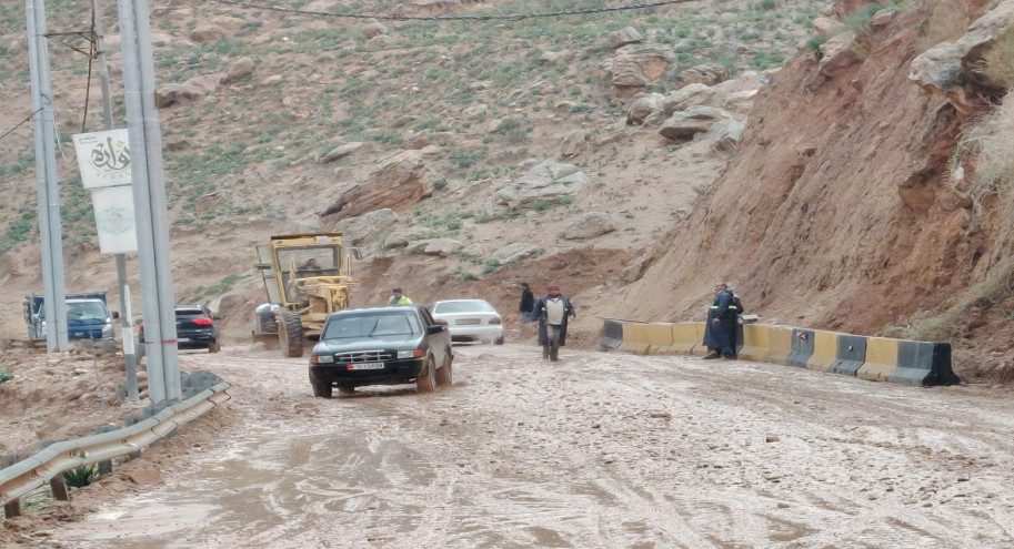 إعادة فتح شارع سيل الزرقاء الفرعي بجرش