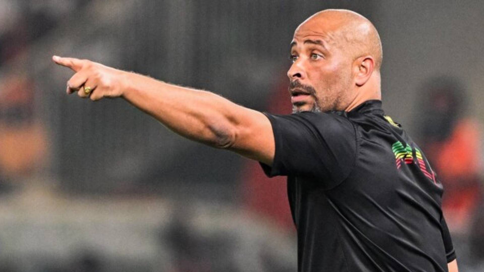 مدرب نيجيريا يتهم الكونغو بممارسة السحر بعد الإقصاء