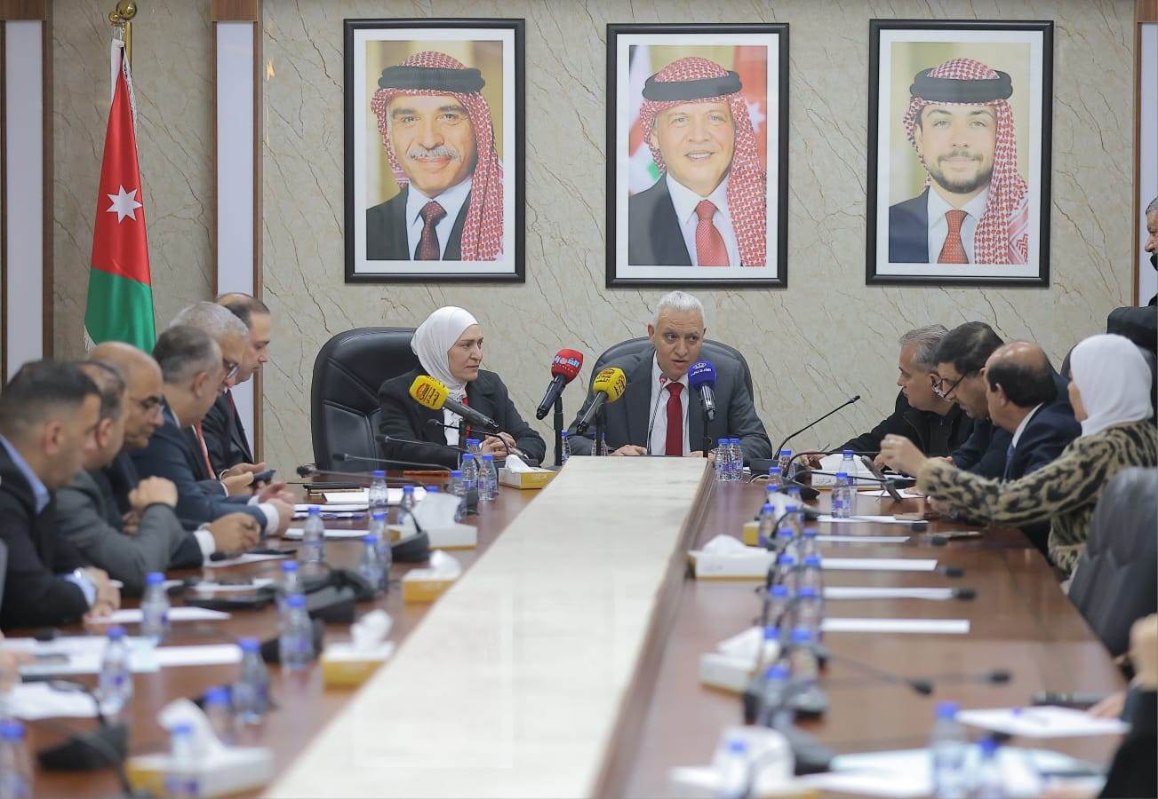 الإعلام النيابية تبحث تعزيز التنسيق بين وزارة الاتصال وهيئة الإعلام