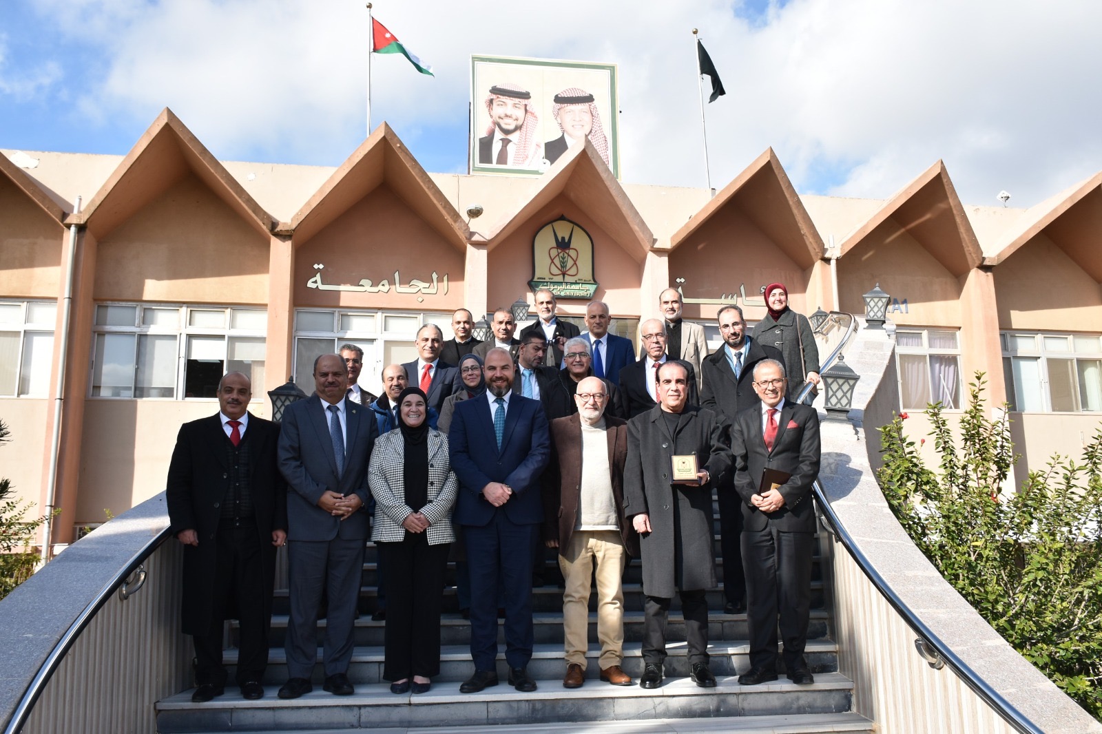 اليرموك تكريم كوكبة من أساتذتها المتميزين عربيا ودوليا