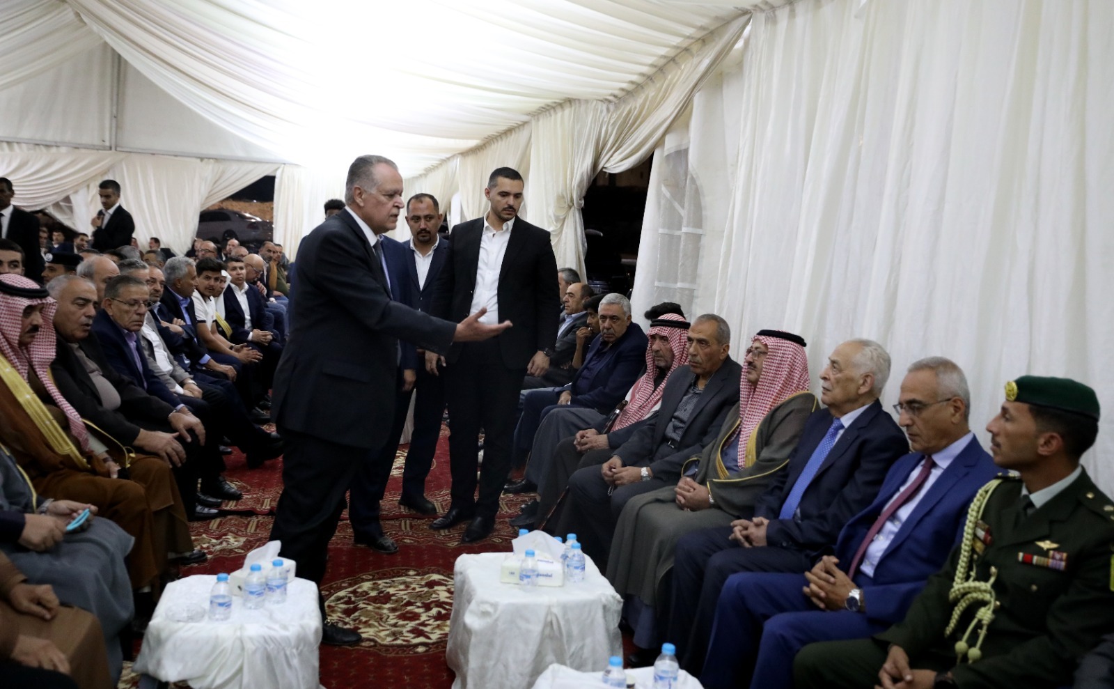 مندوبا عن الملك وولي العهد  ..  العيسوي يقدم واجب العزاء لــ(6) عشائر أردنية