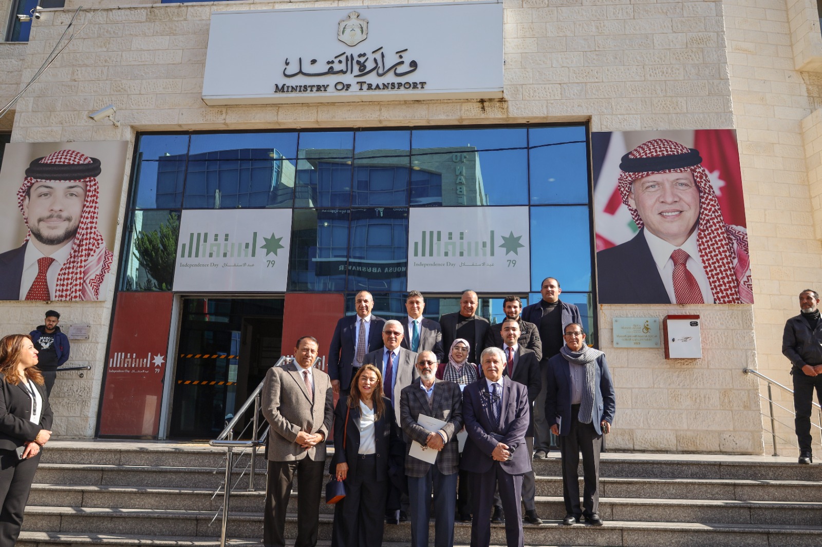 لجنة الخدمات بالأعيان تطلع على مشاريع وزارة النقل