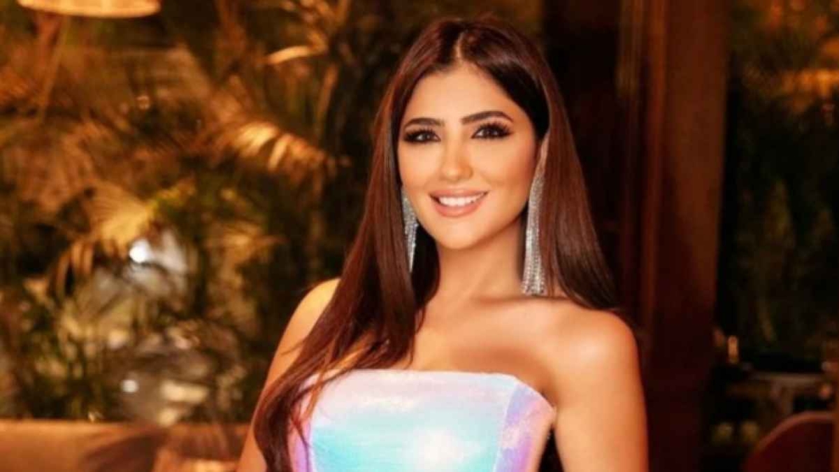 مي عمر تدعو جمهورها لانتظار المفاجأة ..  ما القصة 