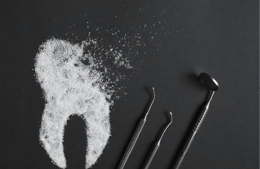 لحظة بلحظة ..  كيف يهاجم السكر أسنانك؟