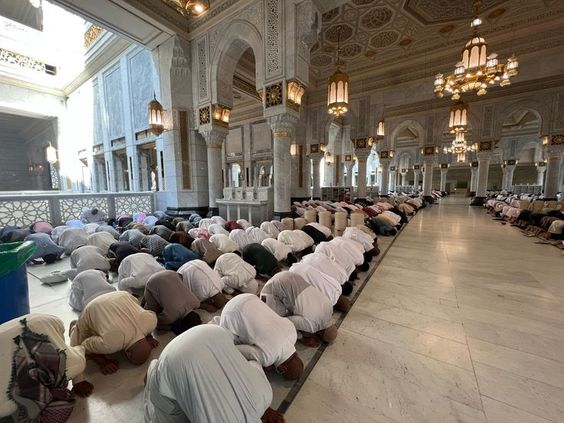 الإفتاء: صلاة الجمعة لا تسقط إذا وافق يوم العيد