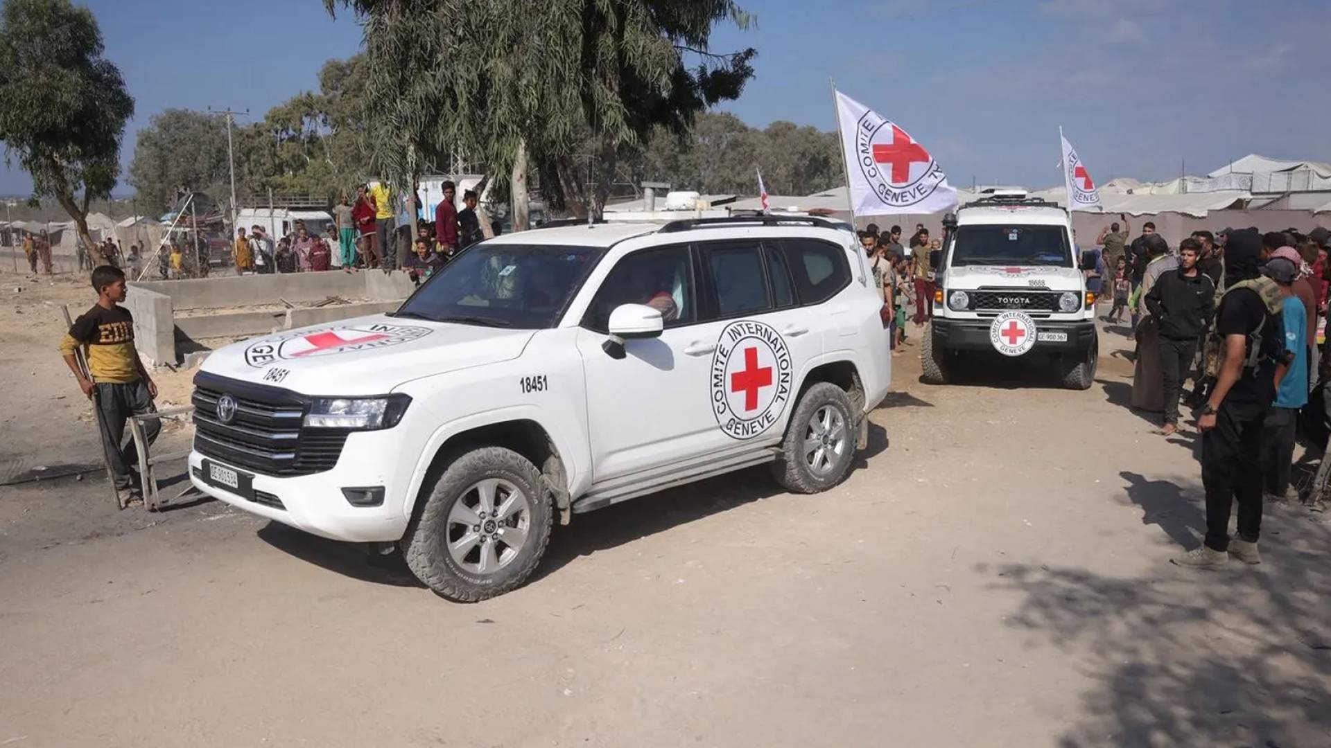 القسام تسلم جثة محتجز للاحتلال لفريق من الصليب الأحمر في غزة