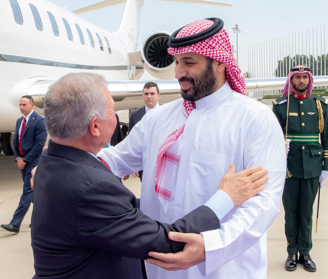 الملك يعود إلى أرض الوطن بعد زيارة إلى السعودية