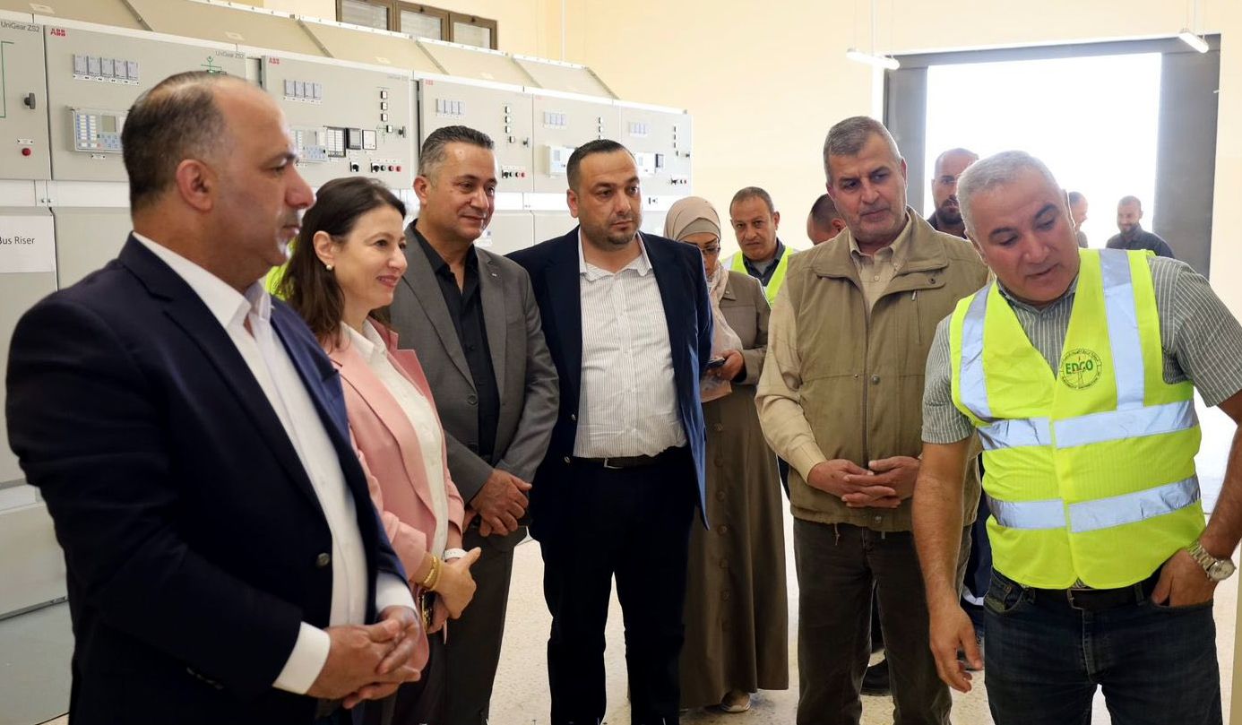 وزير الطاقة يتفقد محطة القواطع الكهربائية في الرامة