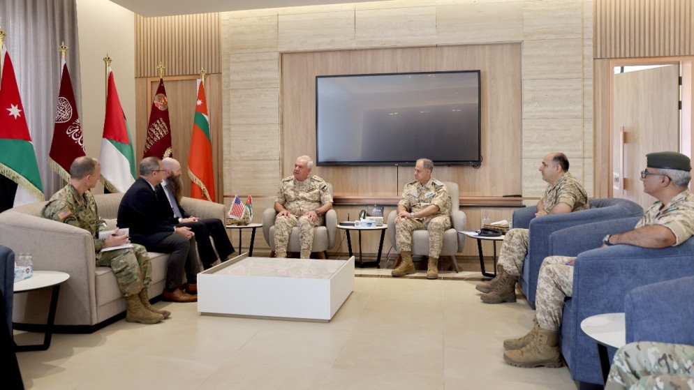 الحنيطي يستقبل القائم بأعمال نائب وزير الحرب للعمليات الخاصة 