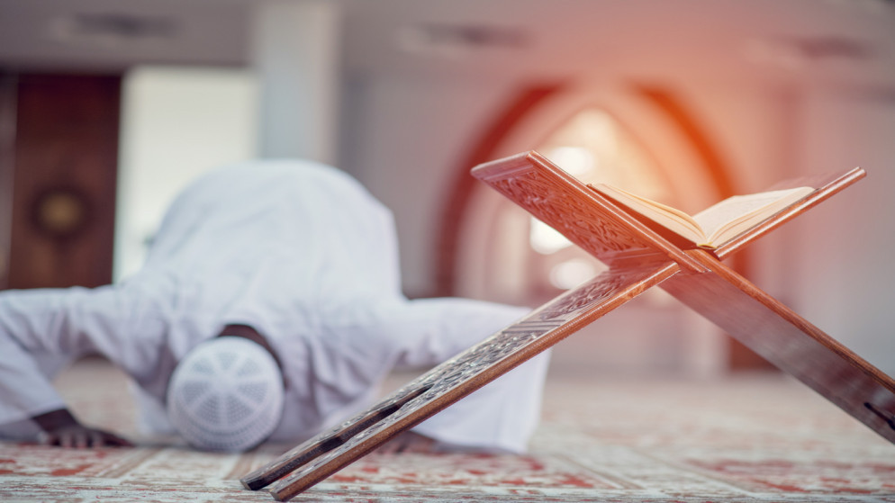 أردنيون يأدون صلاة التراويح في مساجد الأردن