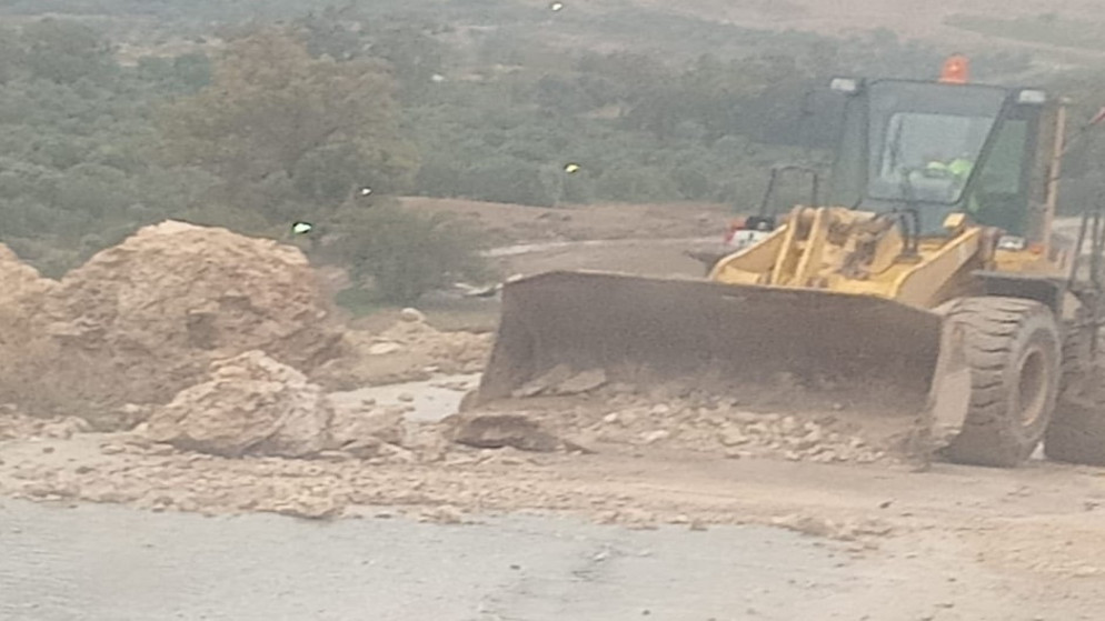  إغلاق جزئي وكامل لبعض الطرق في الكرك بسبب الانهيارات 