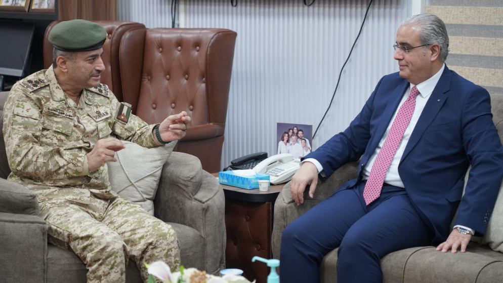 بحث تعزيز الشراكة بين وزارة الصحة والخدمات الطبية الملكية