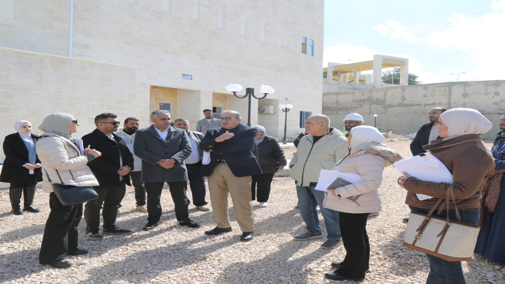 وزير الأشغال يتفقد مشروع توسعة مستشفى الإيمان الحكومي