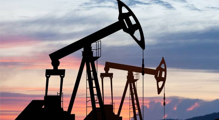 أوبك+ تجمد الإنتاج وأسعار النفط تتراجع